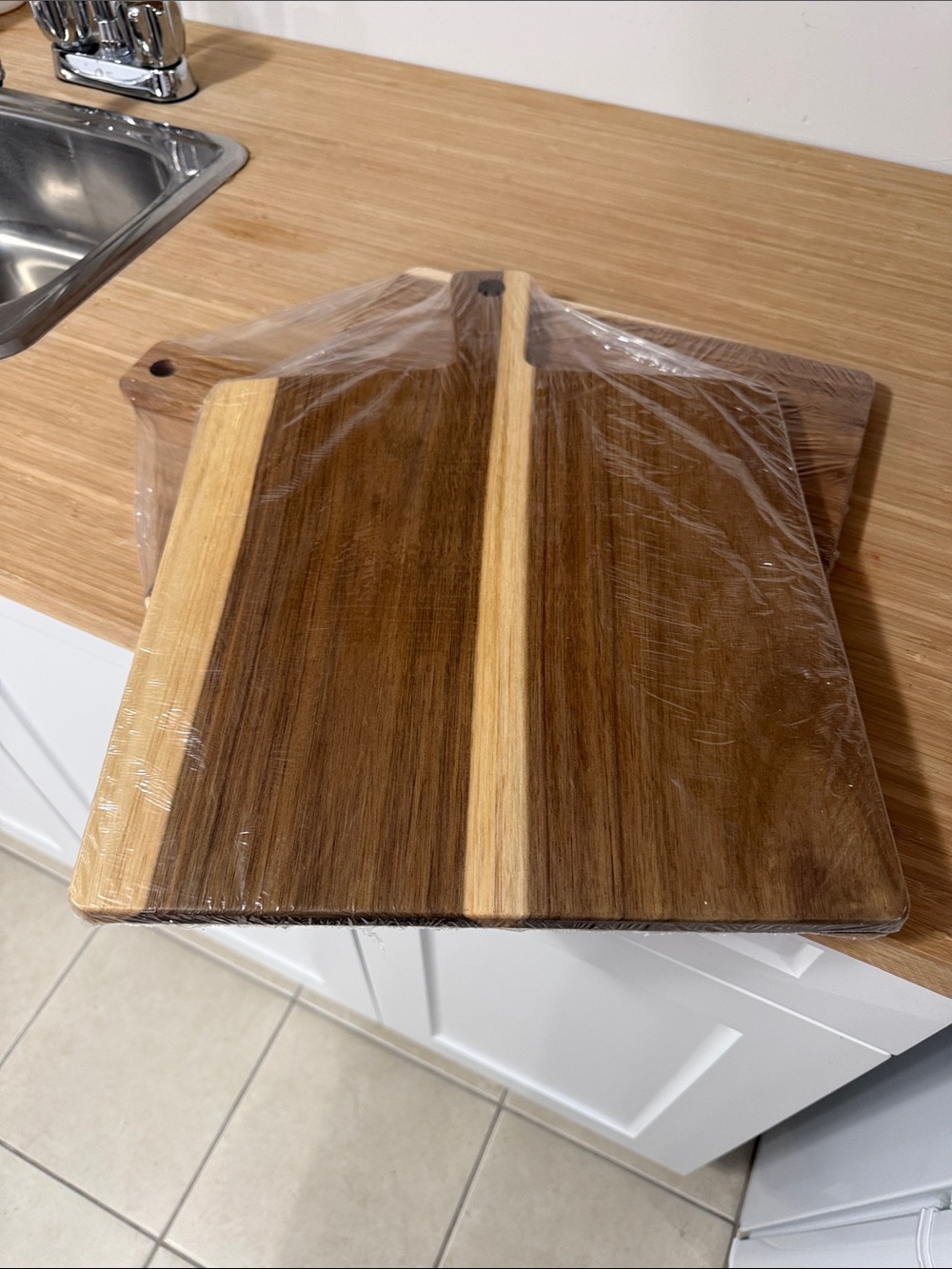 ZeQi Acacia Paddle Cutting & Serving Board - Natural Wood Tone